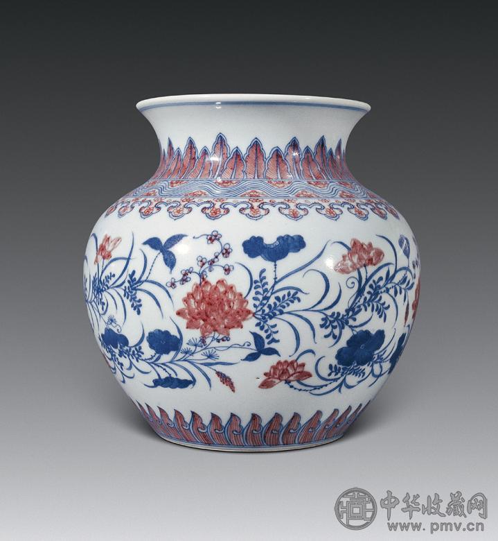 清乾隆 青花釉里红莲纹罐