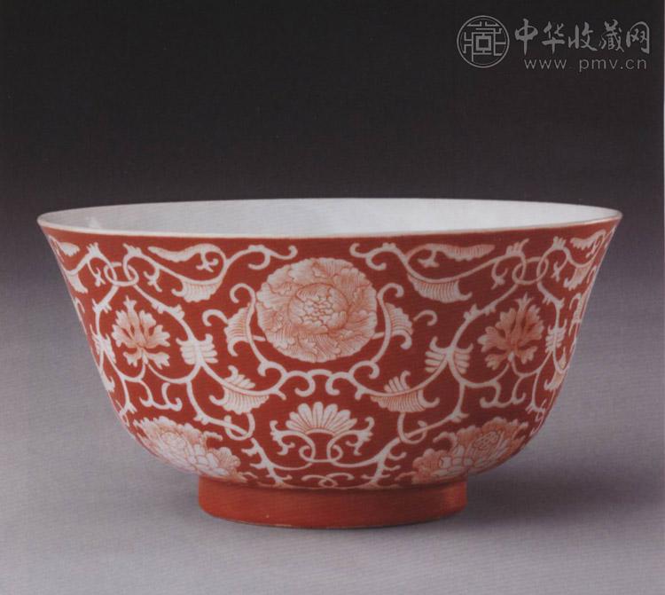 清道光 珊瑚红缠枝花卉纹碗