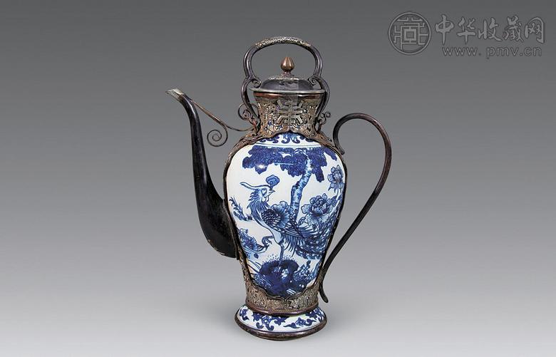 清 青花镶铜花鸟纹提梁壶 清 青花镶铜花鸟纹提梁壶