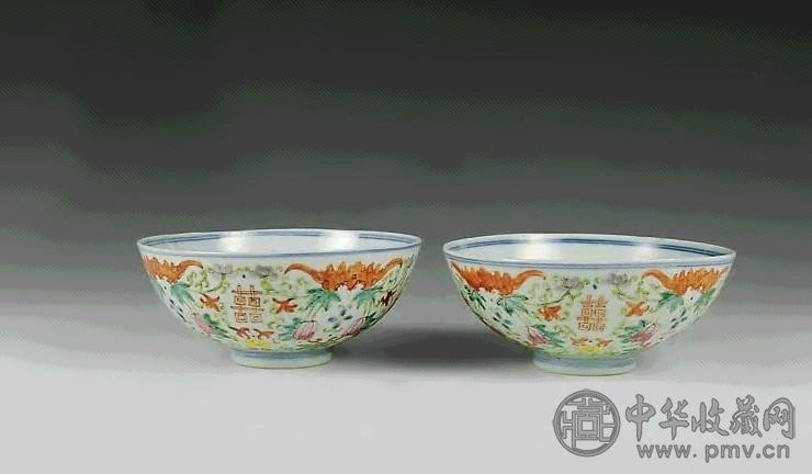 清嘉庆 粉彩瓜蝶喜字碗 一对