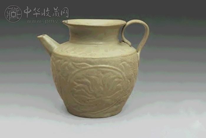 宋 越窑刻牡丹纹执壶