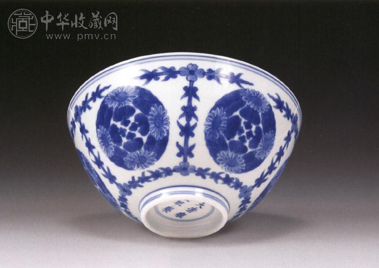 清雍正 青花团花碗