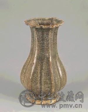 南宋 官窑六瓣花口瓶