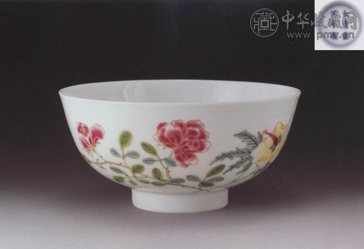 清雍正 粉彩花蝶碗