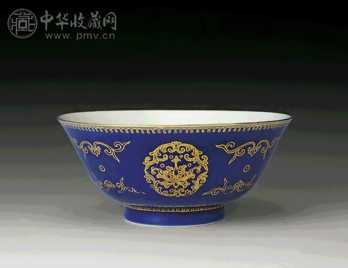 清乾隆 祭蓝釉描金团花纹碗