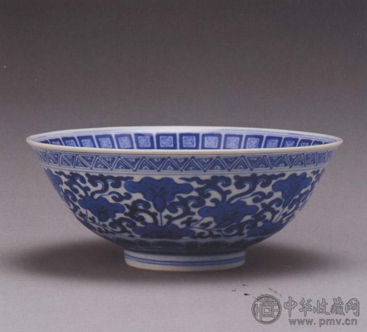 清道光 青花苜蓿纹碗