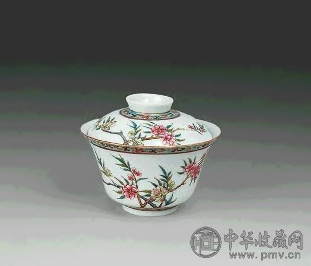 清嘉庆 粉彩花卉盖碗