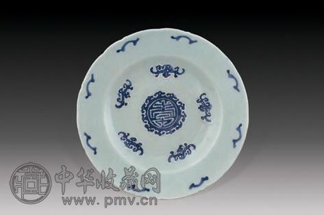 清乾隆 豆青青花五福捧寿盘