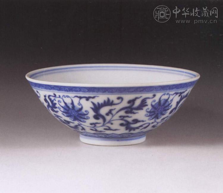 清乾隆 青花缠枝花卉小碗