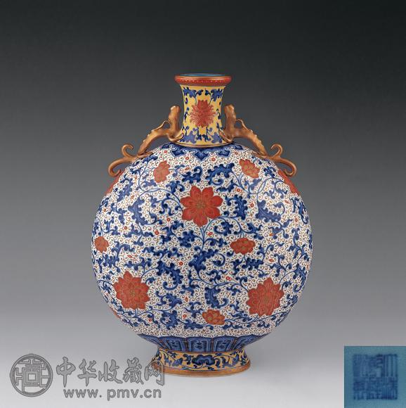 清乾隆 青花加彩描金魑龙耳宝月瓶