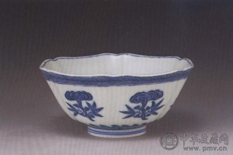 清道光 青花灵芝花口碗