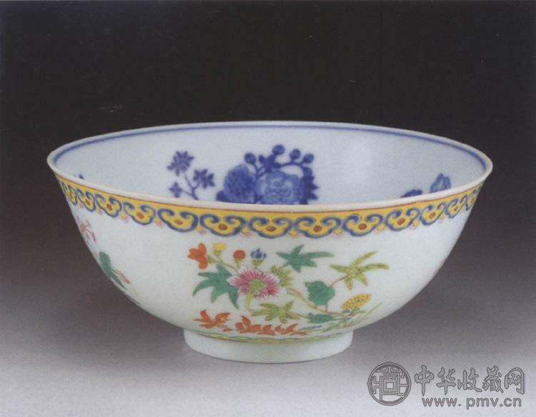 清嘉庆 青花粉彩花卉碗