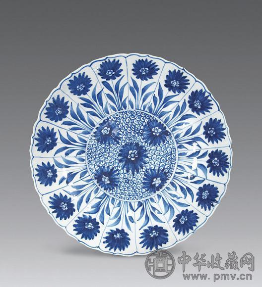 清康熙 青花花卉纹菊瓣盘