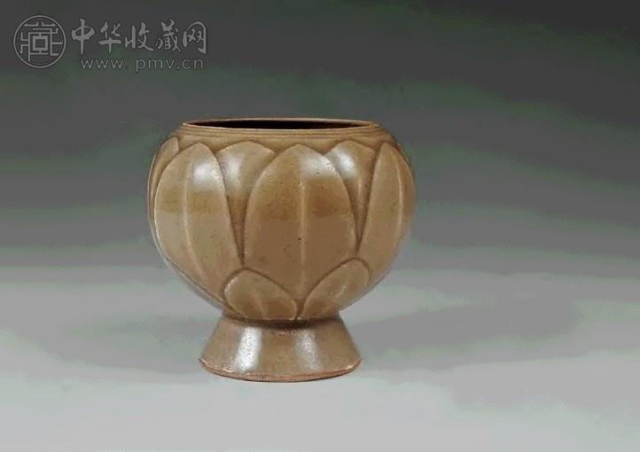 五代 越窑莲纹小罐