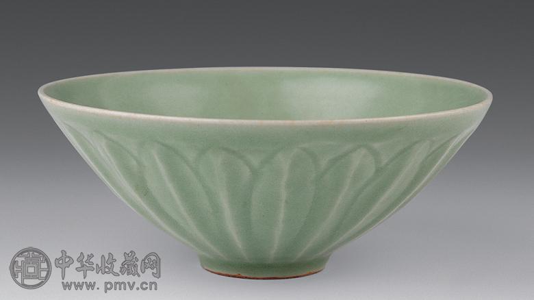 北宋 龙泉莲瓣碗