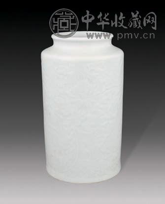 清雍正 白釉暗刻缠枝莲筒瓶