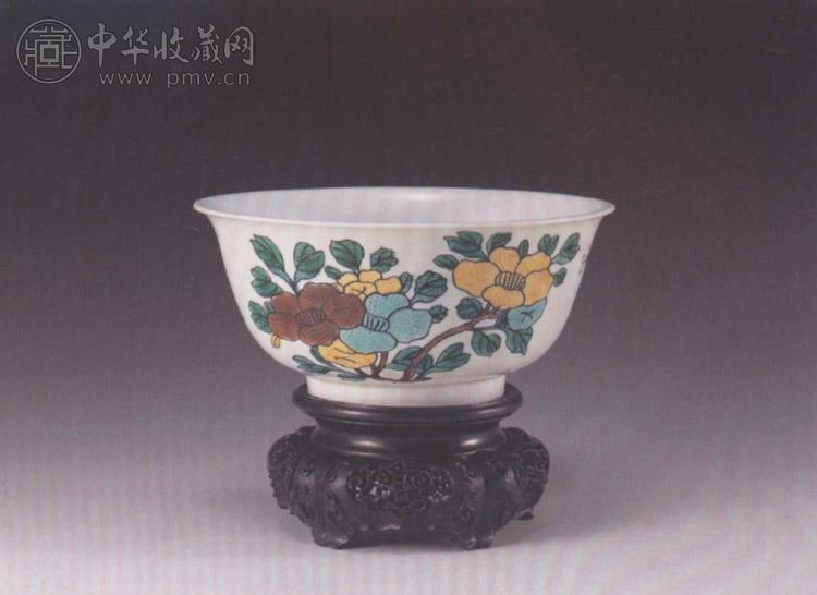 清康熙素三彩花蝶暗刻龙纹碗收藏资讯|艺术家|书画家|书画名人|书法家