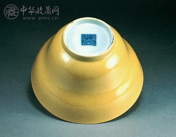 清道光 米色釉折腰碗