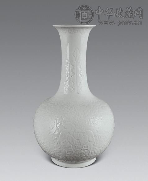 清乾隆 白釉印花卉瓶