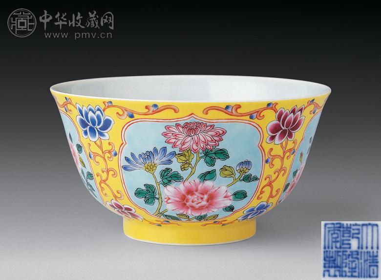 清乾隆 黄地开光花卉碗