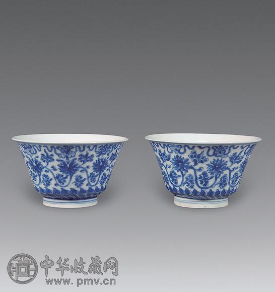 清中期 青花莲托八宝纹碗(1对)