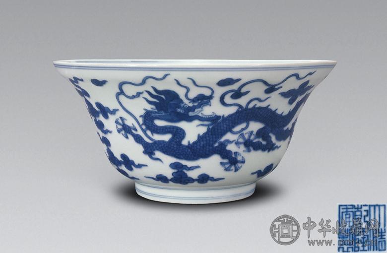 清乾隆 青花撇口龙纹碗