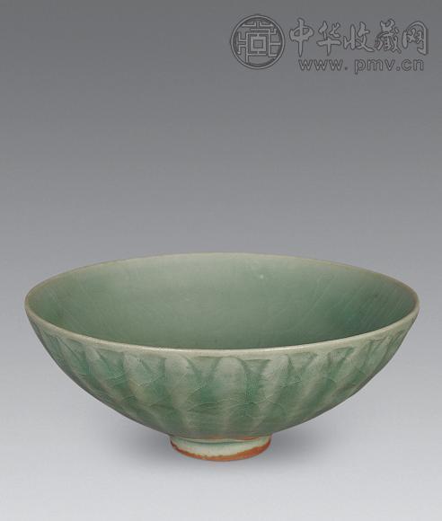 宋 龙泉菊瓣碗