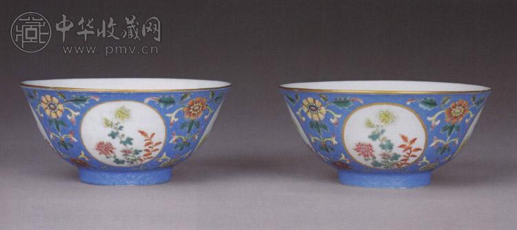 清道光 蓝地轧道开光花卉纹碗(1对)