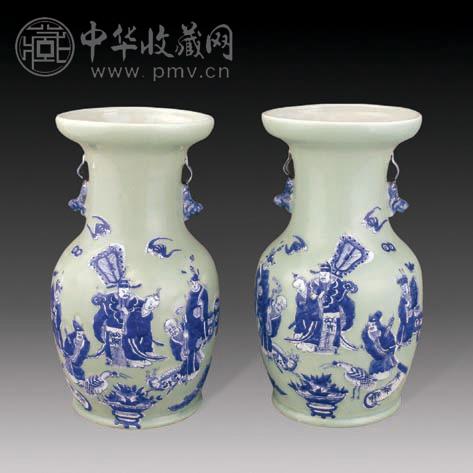 清同治 豆青青花人物瓶(2件)