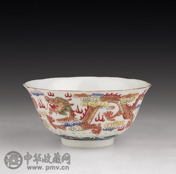 清道光 粉彩龙纹碗