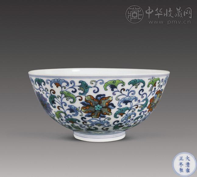 清雍正 斗彩缠枝莲花卉纹碗