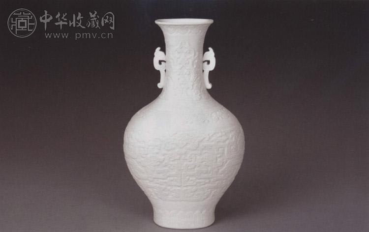 清嘉庆 白釉模印夔龙纹双耳瓶