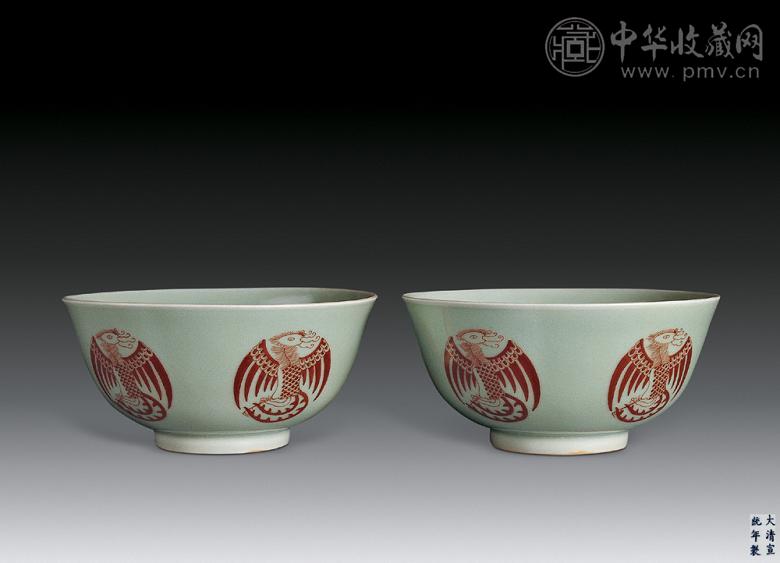 清宣统 豆青矾红团鹤碗(1对)