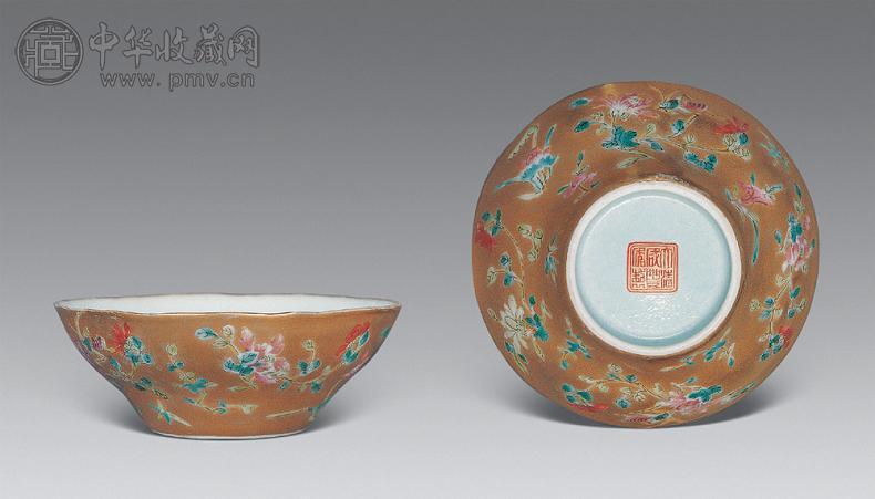 清咸丰 金地粉彩花虫小碗(1对)