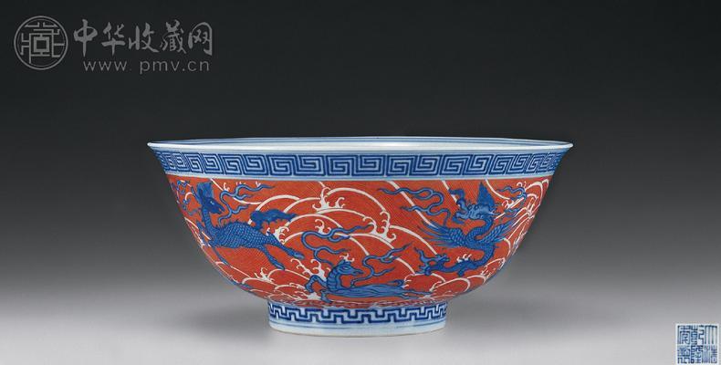 清乾隆 青花红彩海兽碗