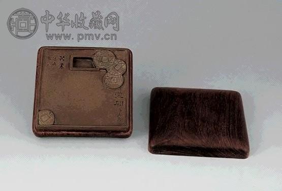 清 澄泥雕古钱纹方砚(带盒)