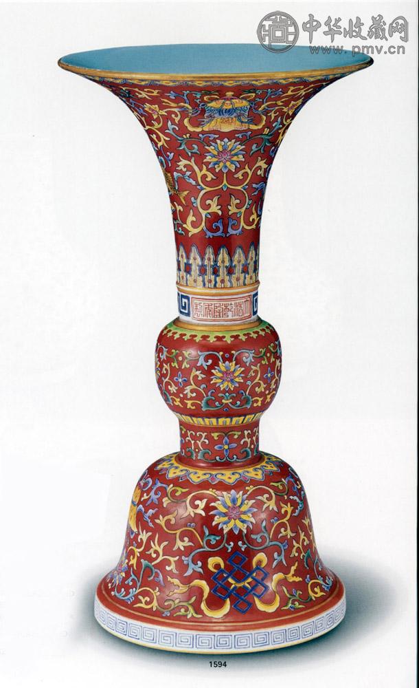 清乾隆 珊瑚地粉彩八宝花觚