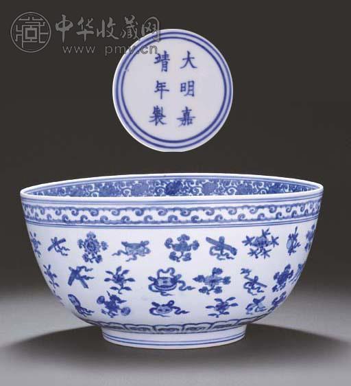 明嘉靖 青花折枝花卉乐器纹大碗