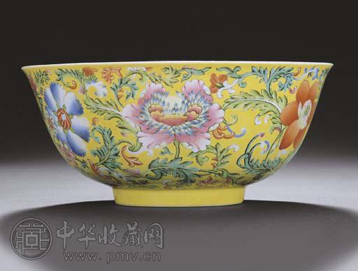 清道光 黄地粉彩花卉纹碗