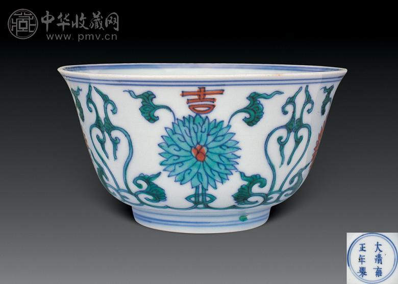 清雍正 斗彩莲托吉字纹碗