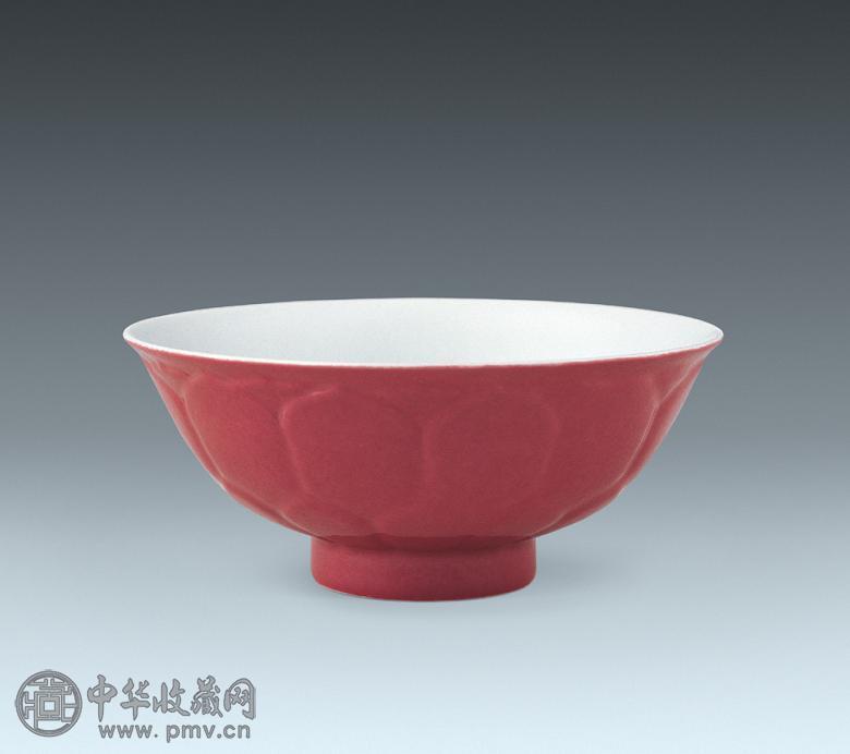 清乾隆 胭脂红釉碗