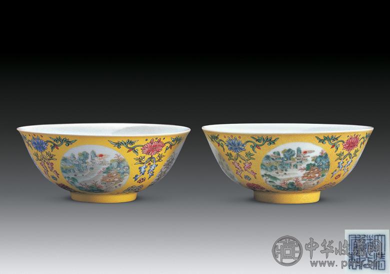 清道光 黄地粉彩轧道开光博古碗(1对)
