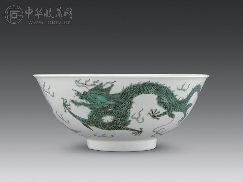 清嘉庆 白地绿彩龙纹大碗