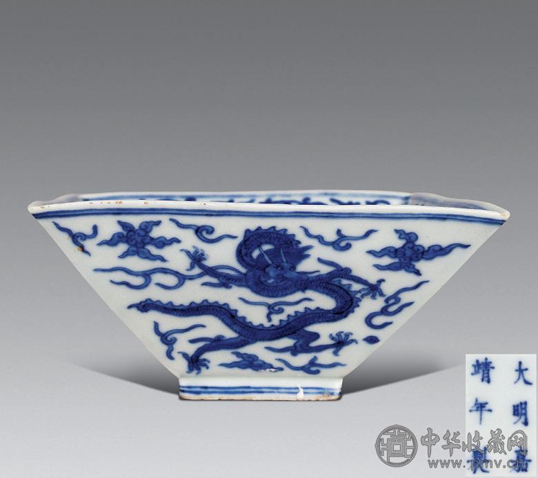 明嘉靖 青花龙纹寿字斗碗