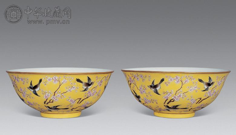民国 黄地粉彩喜鹊登梅碗(1对)