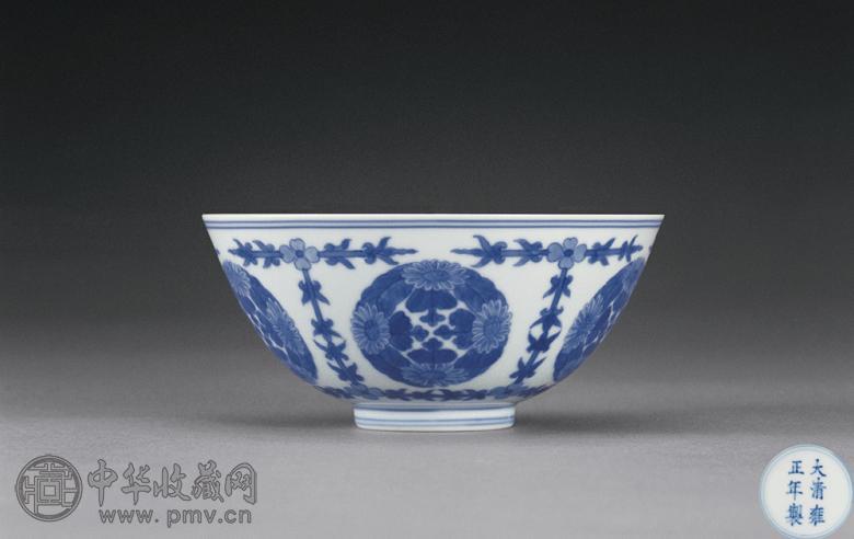 清雍正 青花团菊纹碗