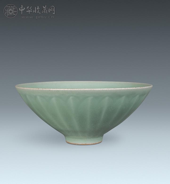 南宋 龙泉窑莲瓣纹碗
