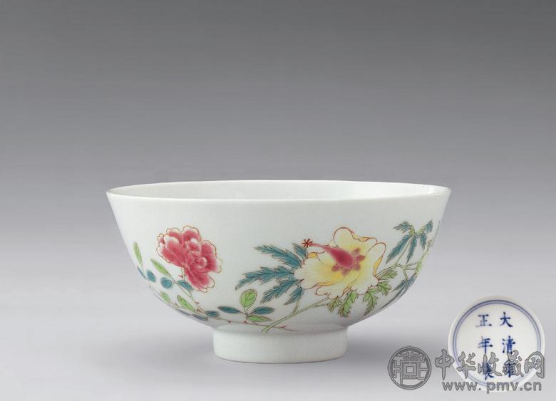 清雍正 粉彩花卉纹小碗