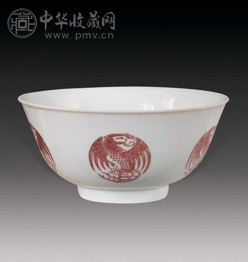 道光 釉里红团凤碗