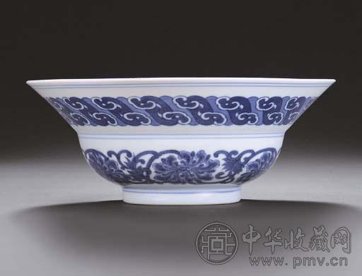 清雍正 青花如意莲纹折沿碗